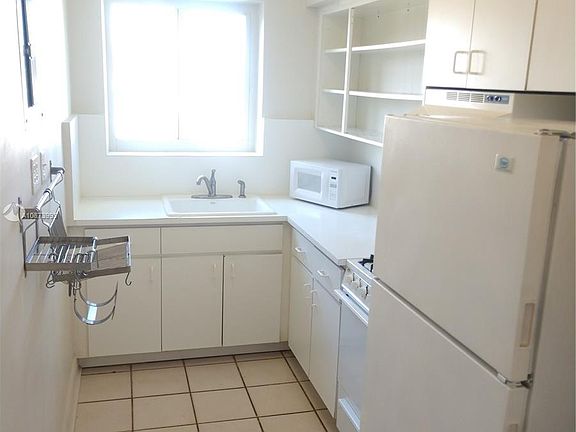 2nd image of 6941 Bay Dr APT B4