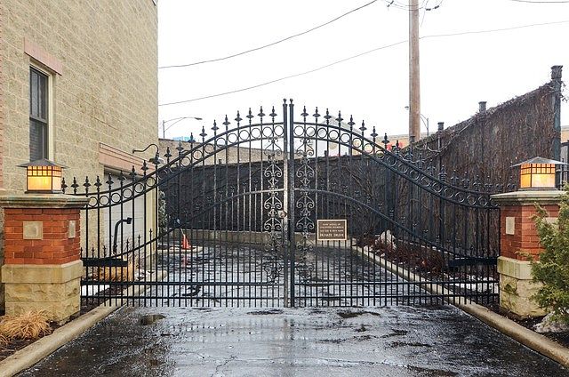 1st image of 1226 W Bryn Mawr Ave