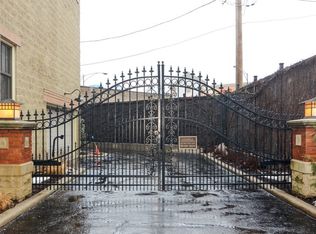 1226 W Bryn Mawr Ave, Chicago, IL