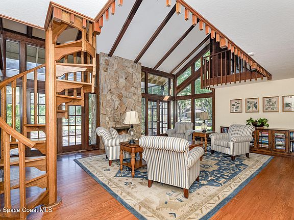 4th image of 5425 Lovett Dr