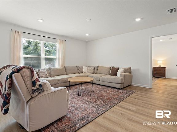 3rd image of 13557 Paris Cir