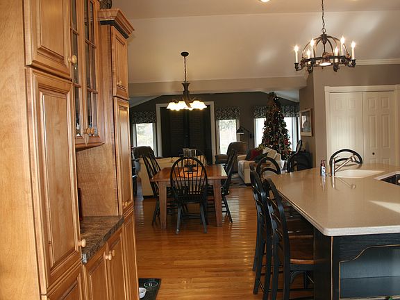 3rd image of 14415 White Oaks Dr