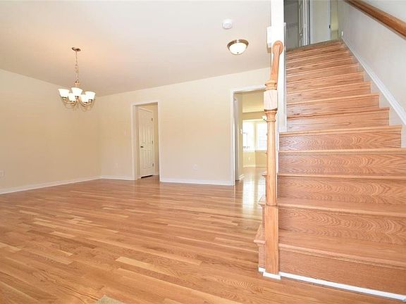 3rd image of 7905 Glendale Woods Xing