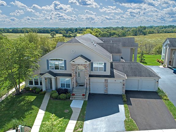 3rd image of 2677 Maple Cir #2677
