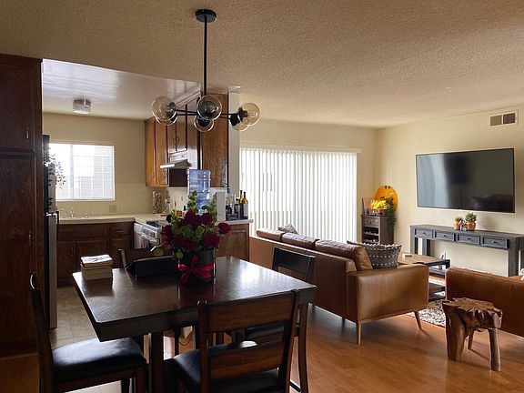 3rd image of 1411 N Poinsettia Pl #209