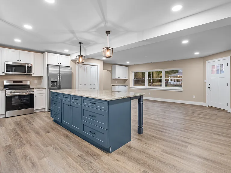 325 W Reliance Rd — Photo 5