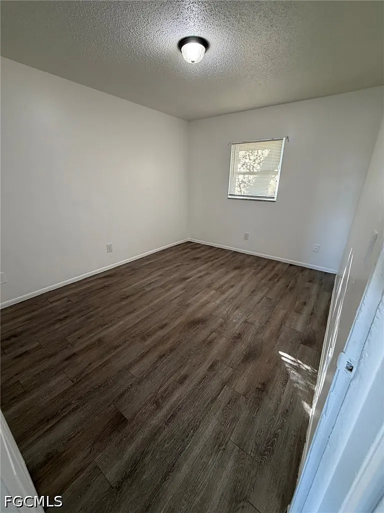 2 bed, 1.0 bath, 690 sqft, $1,200 — Photo 1