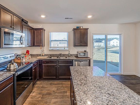 5th image of 220 Bracken Woods Way