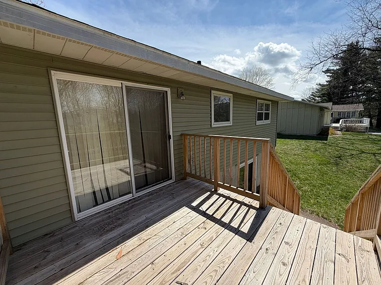951 Brentwood Dr #B — Photo 11