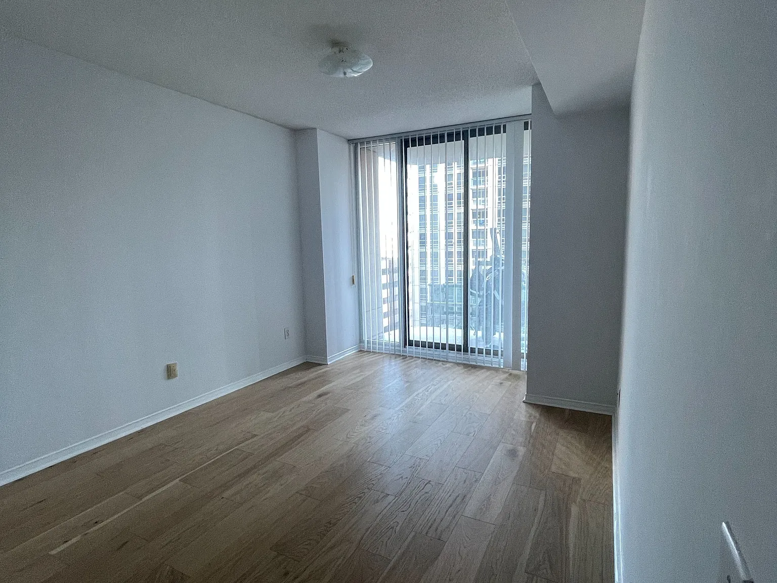 750 Bay St — Photo 3