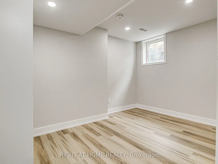 265 Dearborn Blvd — Photo 16