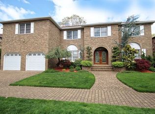 30 Nancy Ln, Staten Island, NY