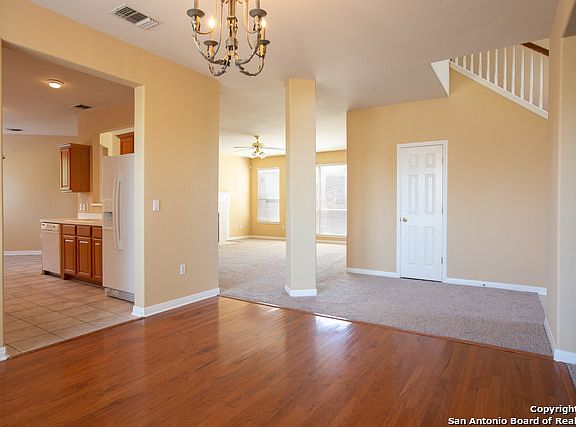4th image of 2203 Encino Dew