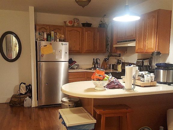 5th image of 104 Saint James Pl APT 1