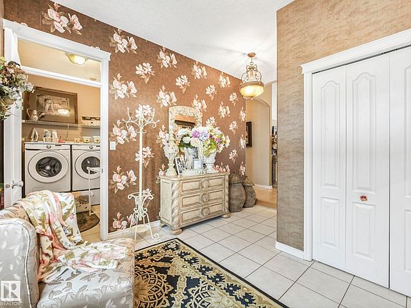 3rd image of 51 Kendall Cres