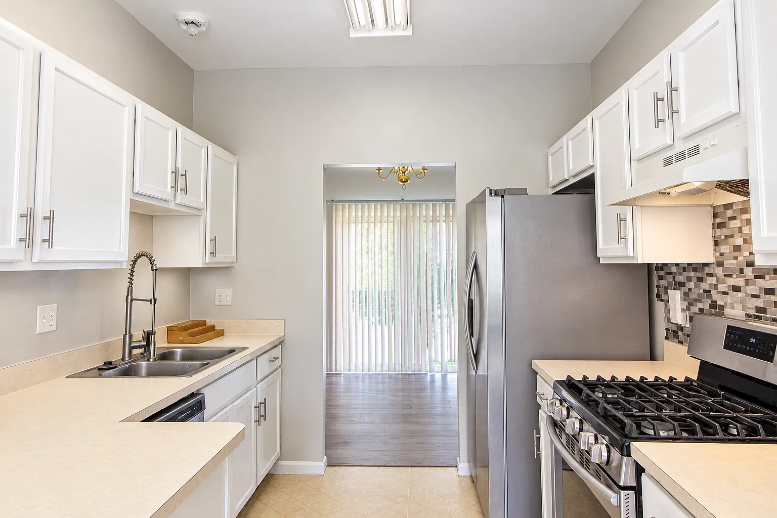 2 bed, 2.5 bath, 1461 sqft, $1,650 — Photo 3