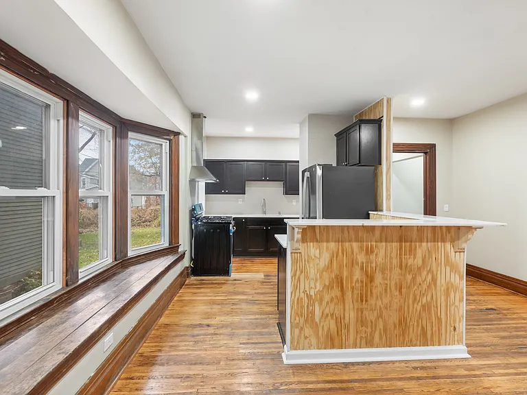 483 Alexander St #4 — Photo 8