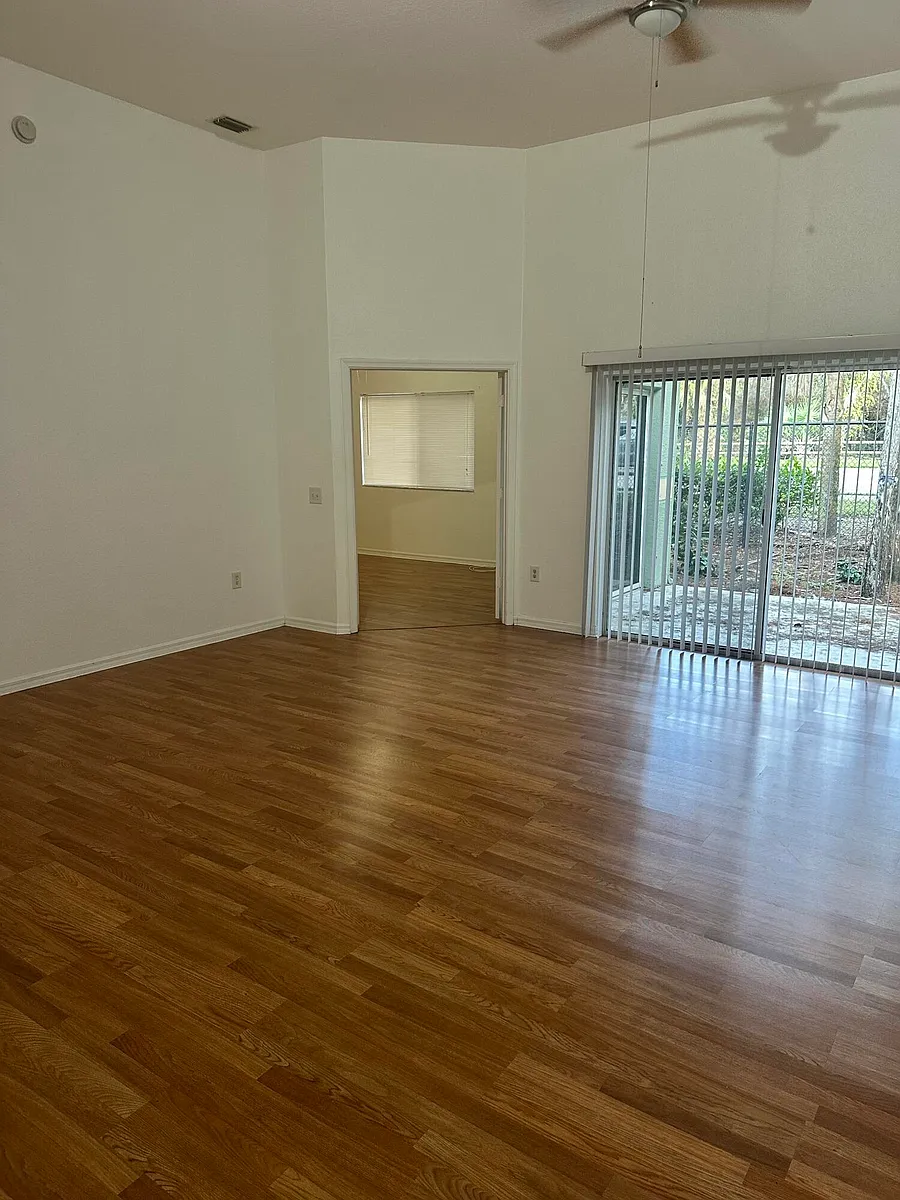 Building Photo - 220 Crestwood Cir #106