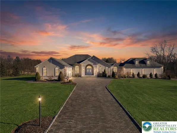 901 Meyer Rd, Nazareth, PA 18064