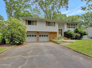 61 Forest Dr, Lakewood, NJ