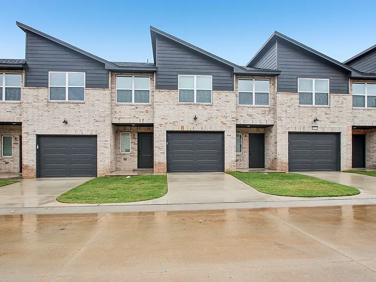 Reserve on 29th Townhomes — Photo 41
