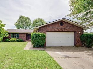 1228 W Woodfield Dr, Alton, IL 62002