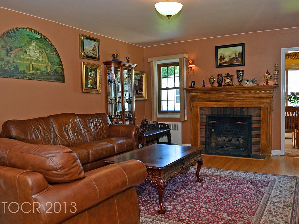 2nd image of 496 Lafayette Ave