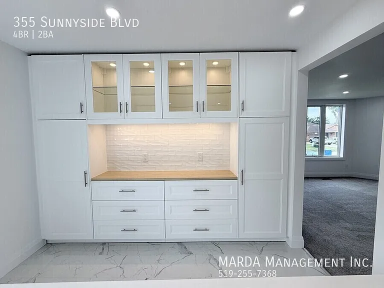 355 Sunnyside Blvd — Photo 16