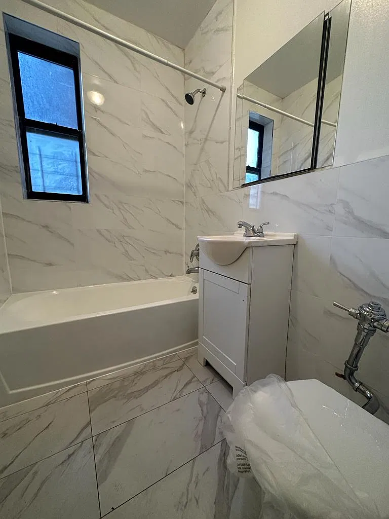 2 bed, 869 sqft, $2,518 — Photo 4