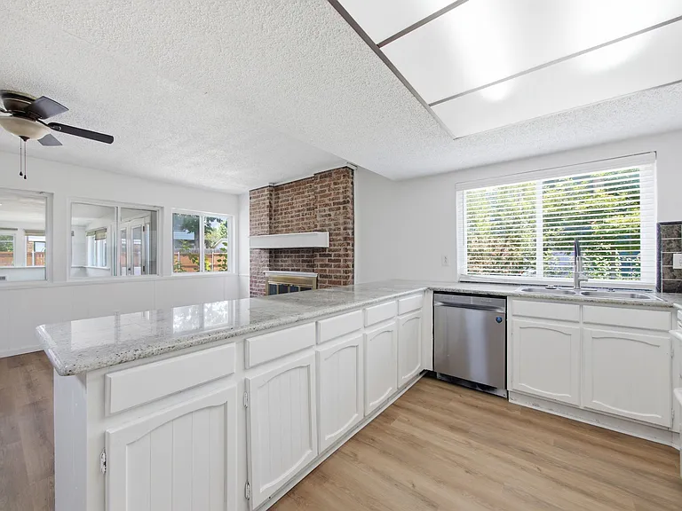2813 Countess Dr — Photo 16