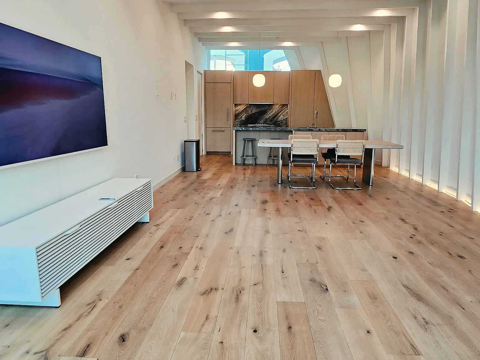 2 bed, 1695 sqft, $6,400 — Photo 2