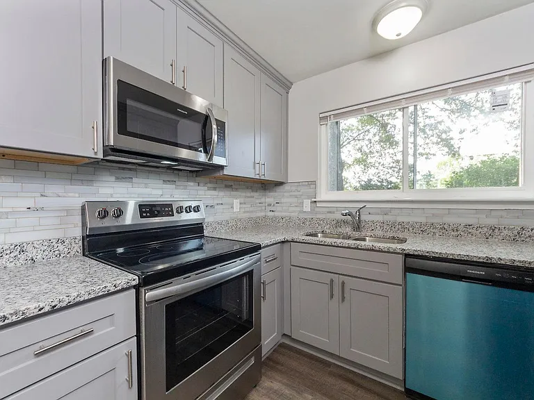 605 Presidential Blvd — Photo 7