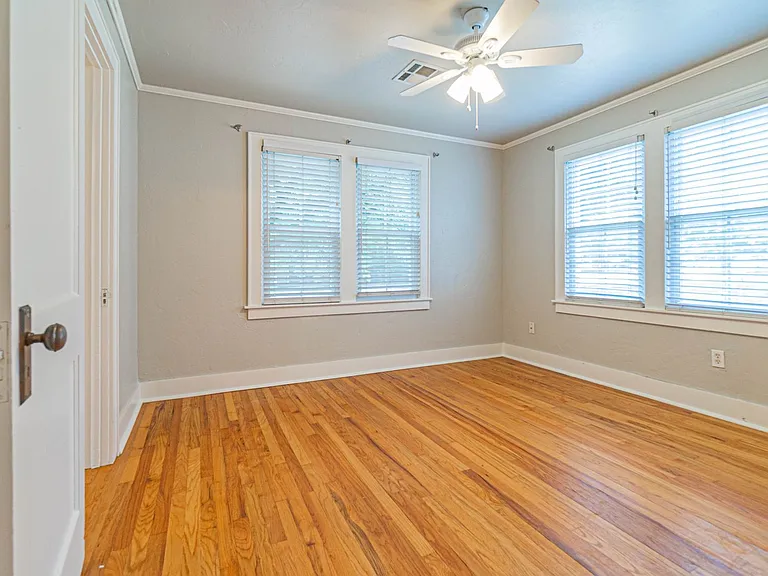 628 W Comanche St — Photo 26