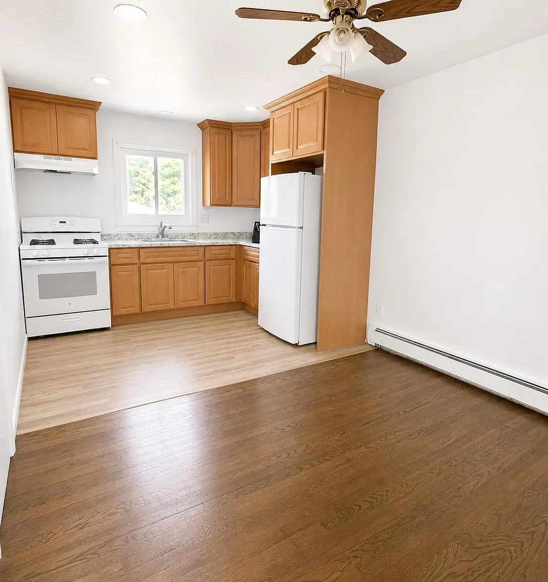 1 bed, 1.0 bath, 700 sqft, $2,400 — Photo 1
