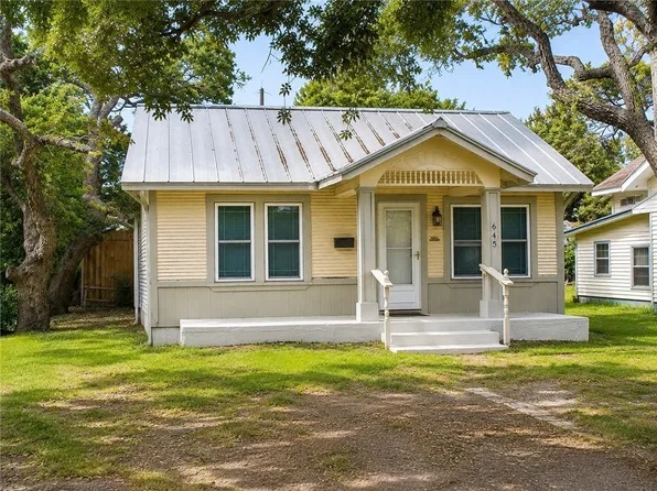 645 W Yoakum Ave, Aransas Pass, TX 78336