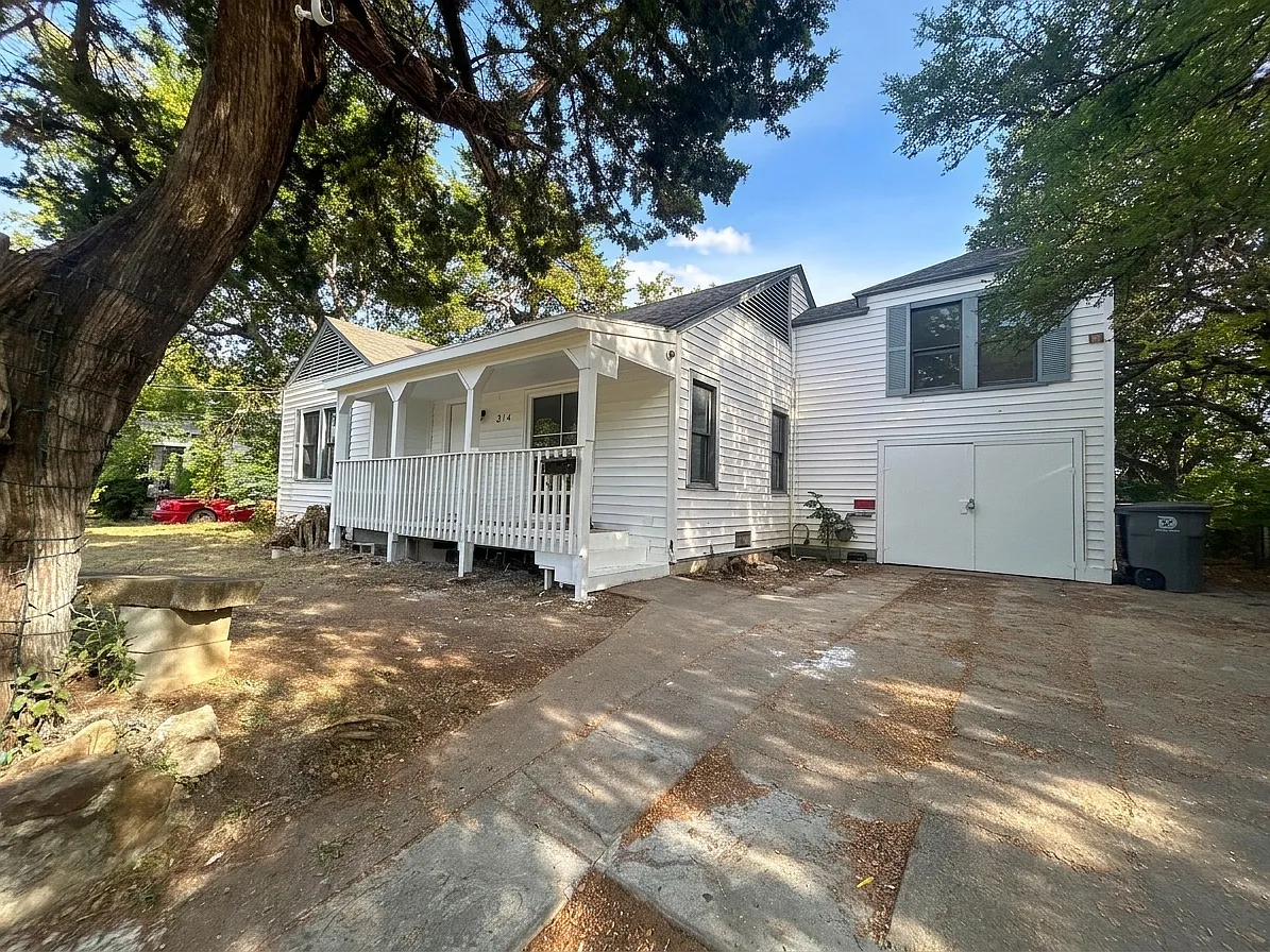 4 bed, 2096 sqft, $2,700 — Photo 3