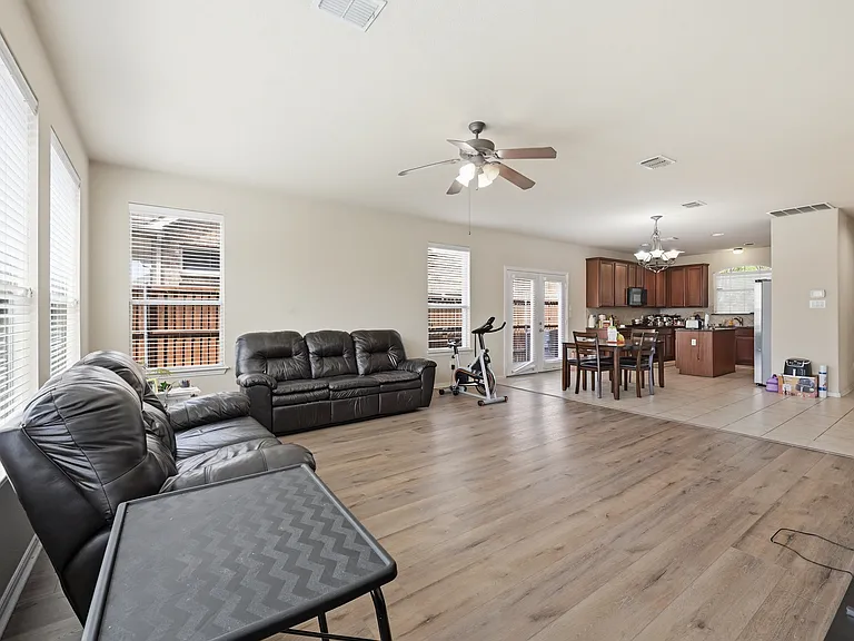 11945 Henderson Dr — Photo 7