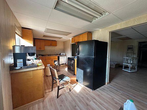 3rd image of 100 Main Ave