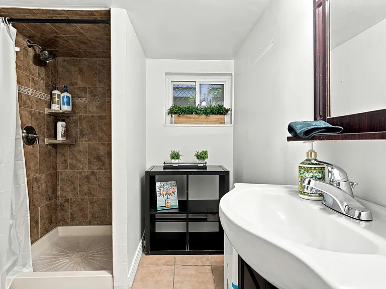 195 Sylvan Ave #1B — Photo 8