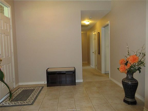 5th image of 305 Bernburg Ln