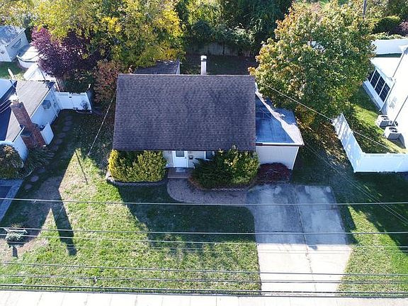 3rd image of 109 Arlyn Dr W