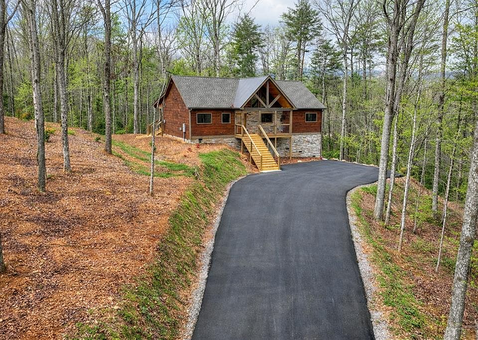 1st image of 223 Bent Wood Ln