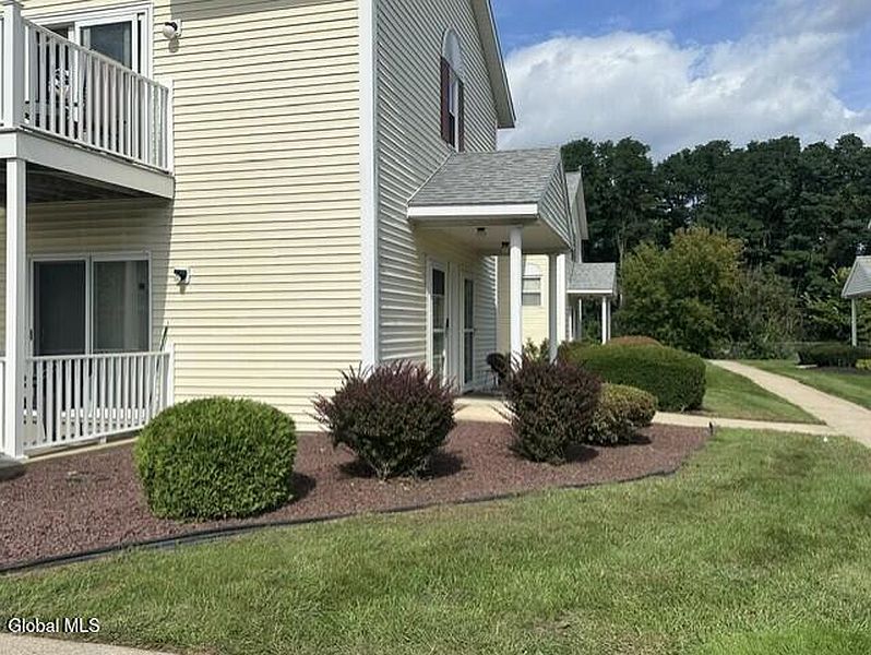 4th image of 1106 Cambridge Manor Drive #6