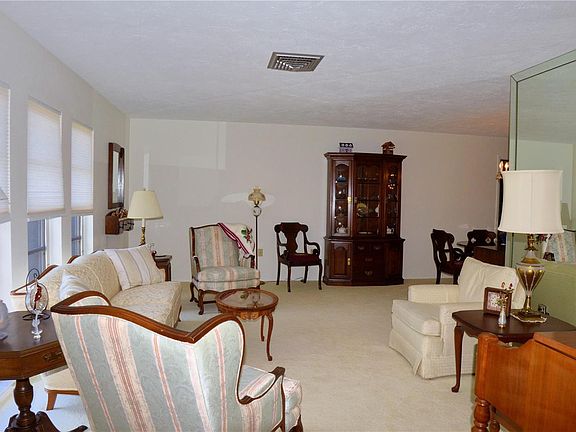 4th image of 901 E Shannon Ct
