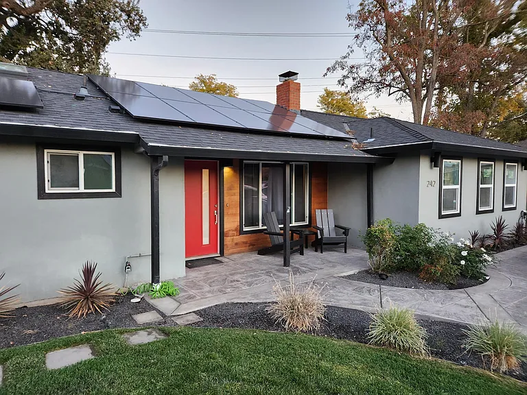Elaine Dr — Photo 1