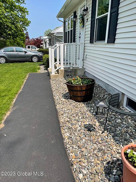 2nd image of 33 Buell Street