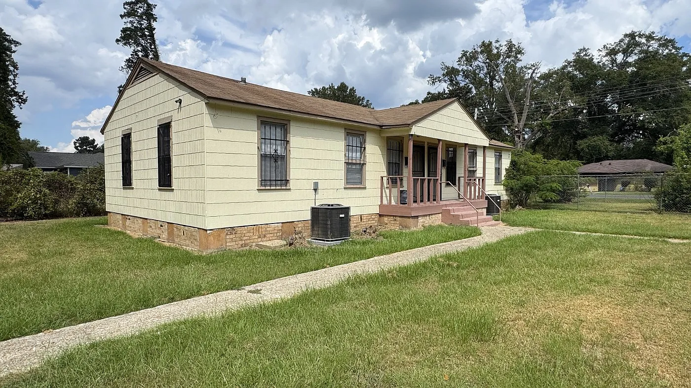 2 bed, 713 sqft, $900 — Photo 2