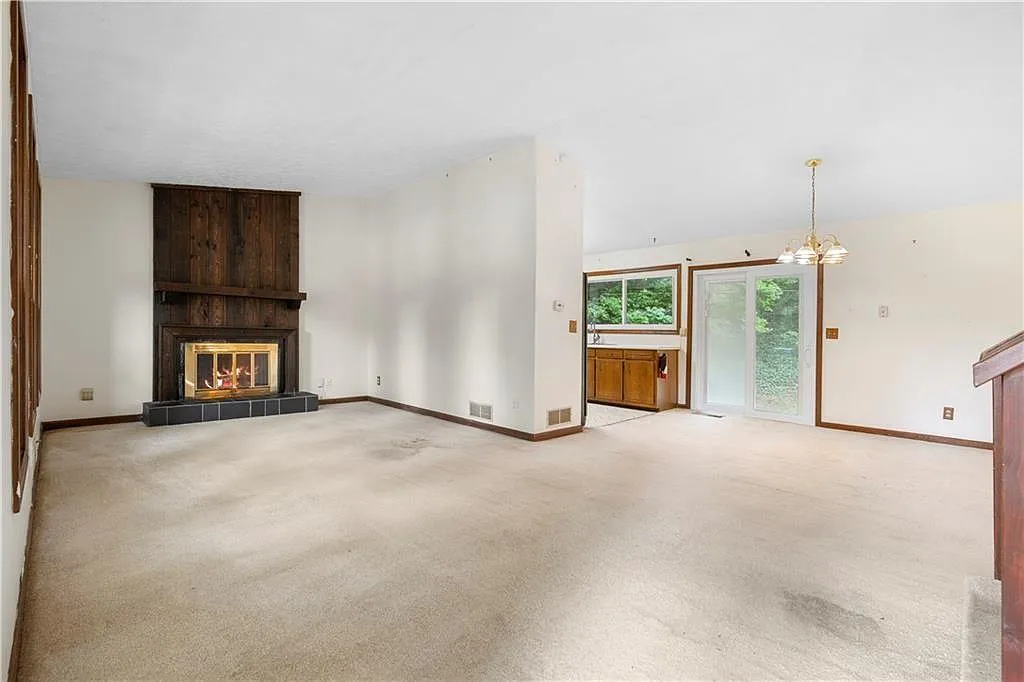 3 bed, 2.0 bath, 1650 sqft, $2,250 — Photo 2