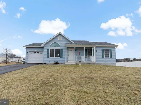 127 Republic Dr, Martinsburg, WV 25405