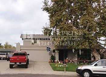 1st image of 186 S Los Mesquites St